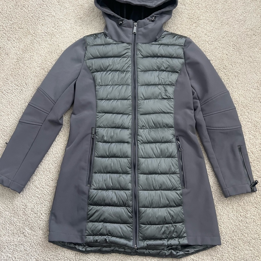 BCBGeneration Size S Mixed Media Water Resistant Hooded Puffer Gunmetal Gray